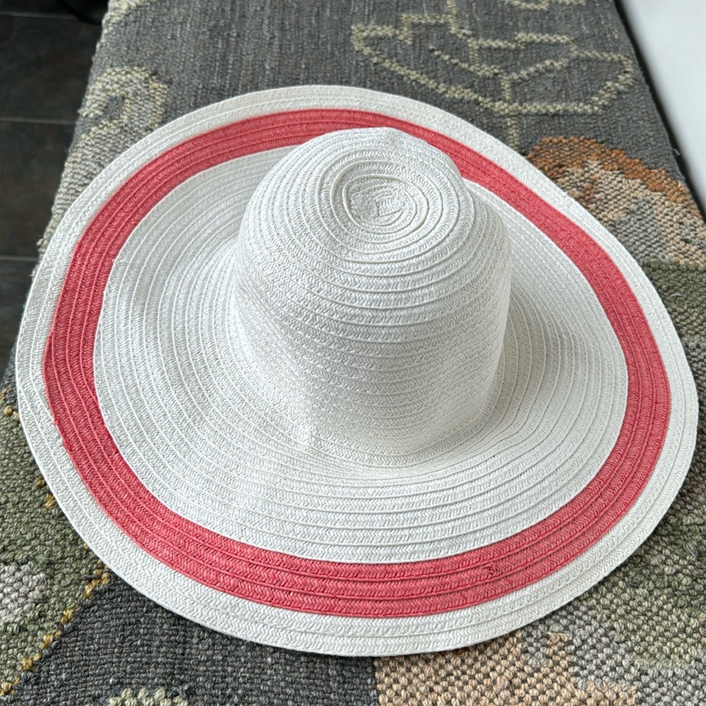 NBW New with tags cute sun hat!